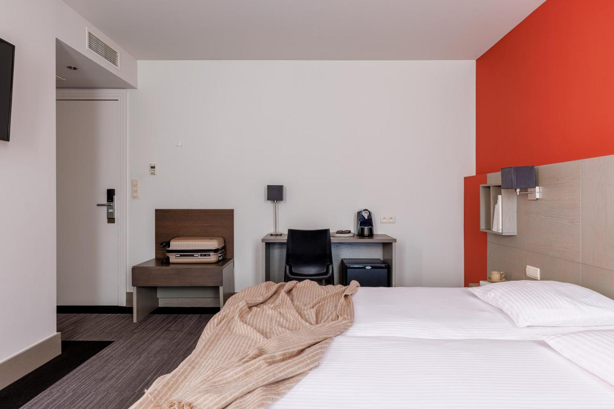 Hotel Pantheon Palace By Wp Hotels บลังเคนเบอร์เก ภายนอก รูปภาพ